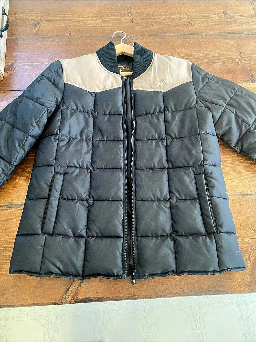 Roper Puffer Jacket Black & Beige Medium
